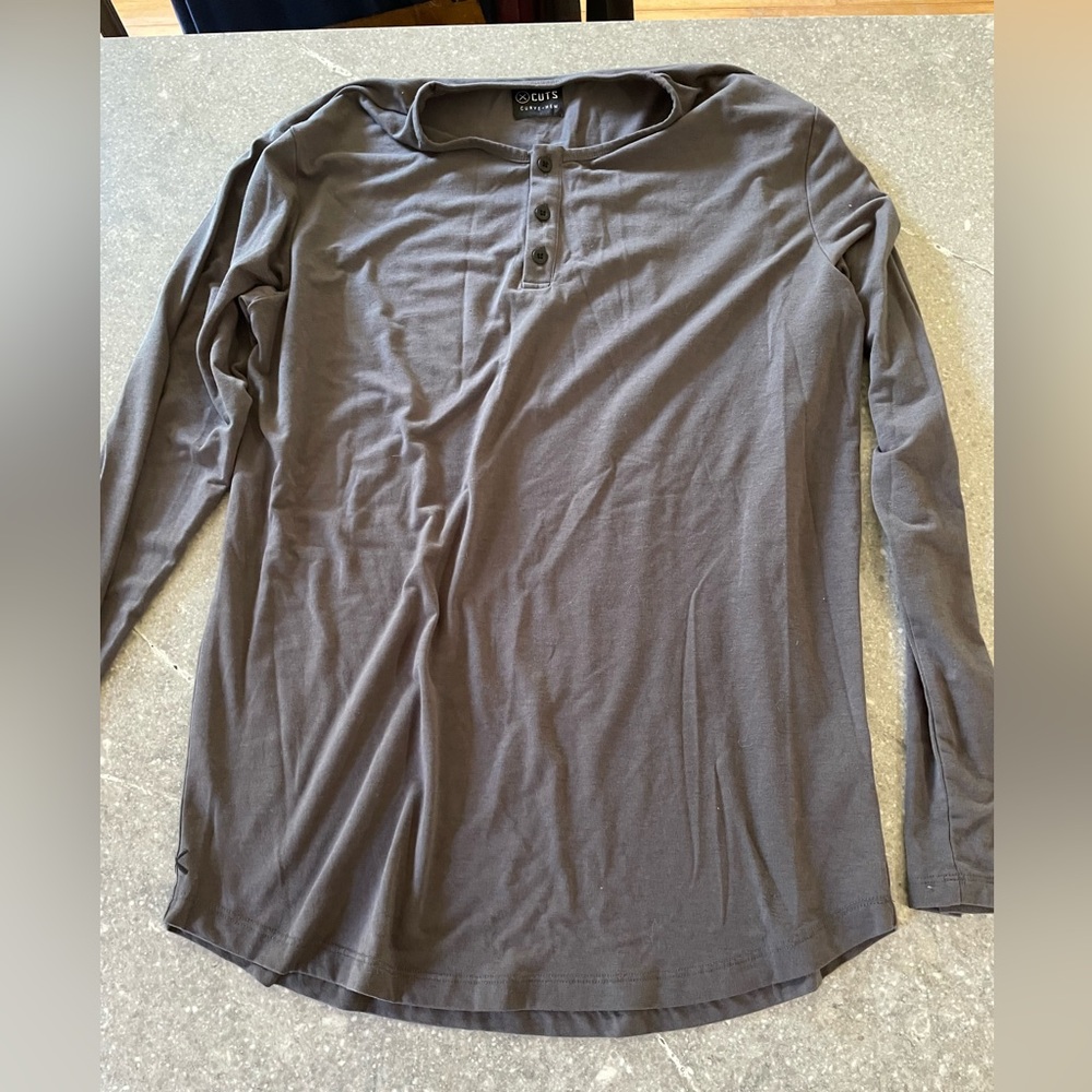 Cuts men’s XL long sleeve